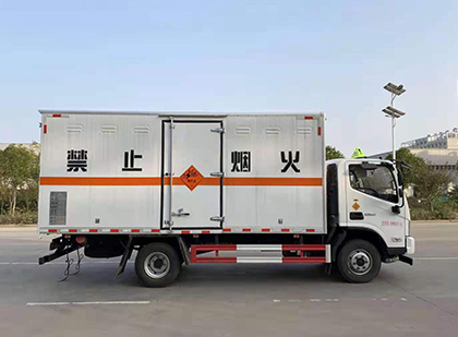 霍尔果斯爆破器材运输车