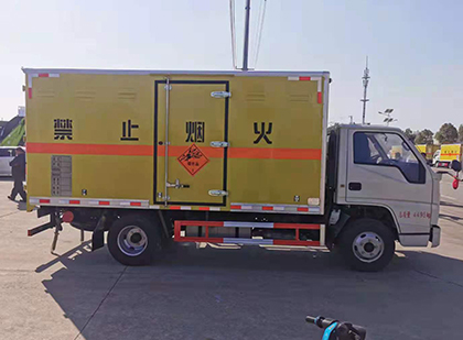 霍尔果斯爆破器材运输车